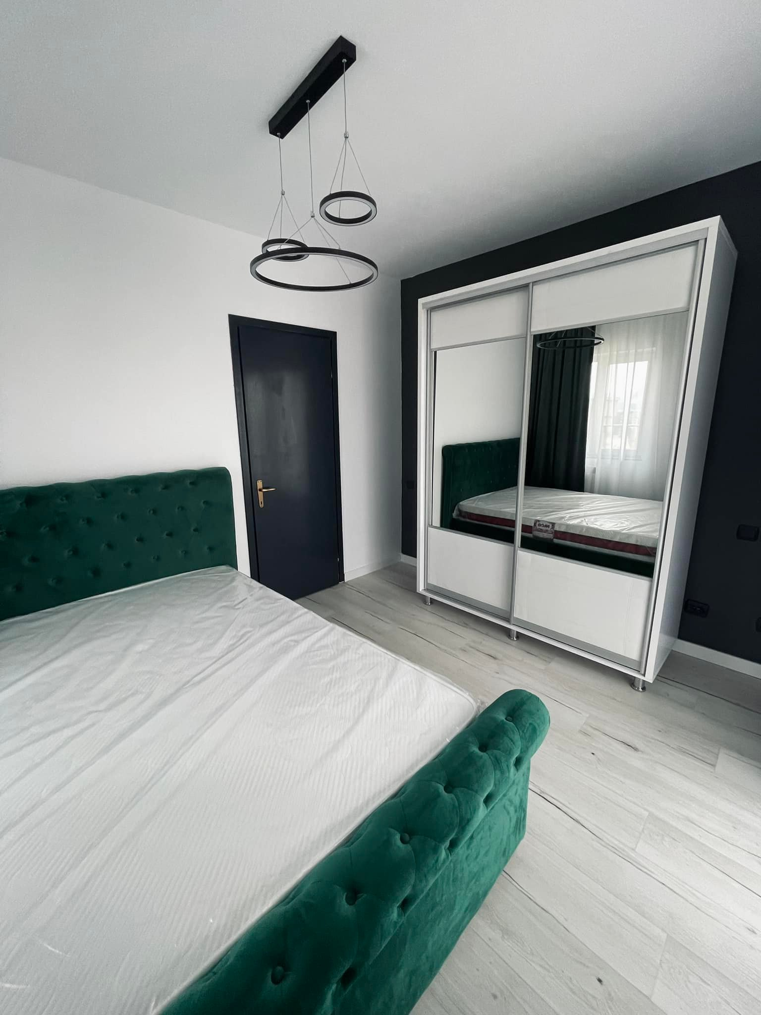 Persoana fizica , camera in penthouse , lux , doar pentru o fata , 