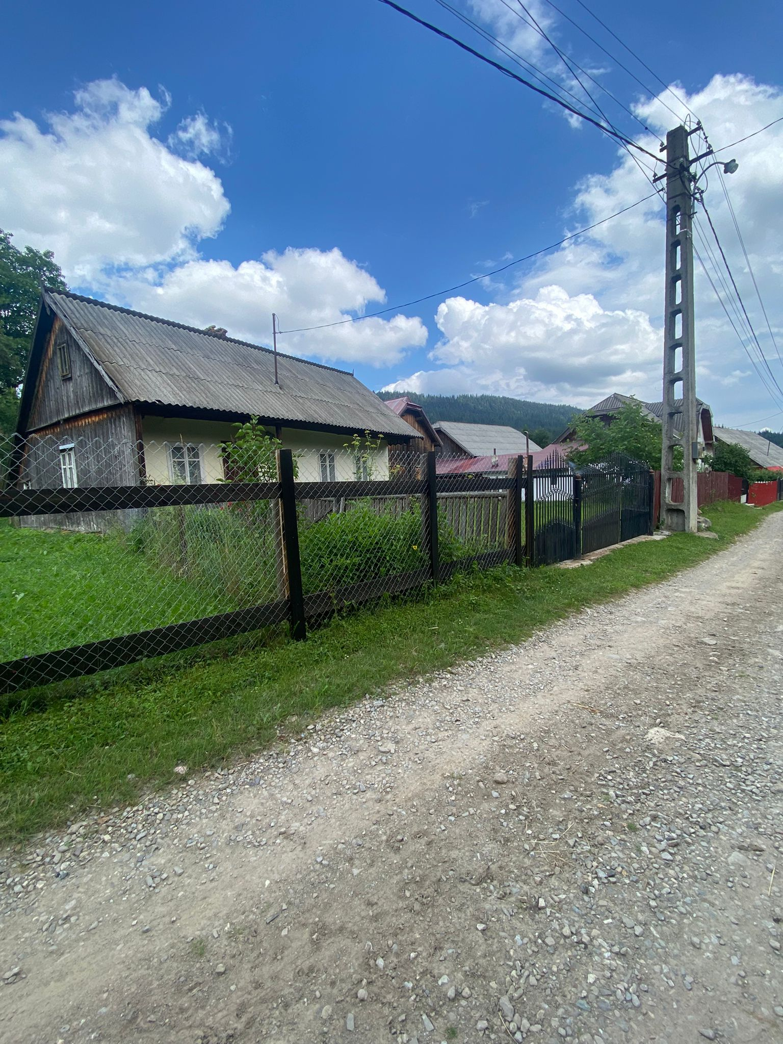 Vand casa batraneasca si teren in Slatioara-Stulpicani-Suceava