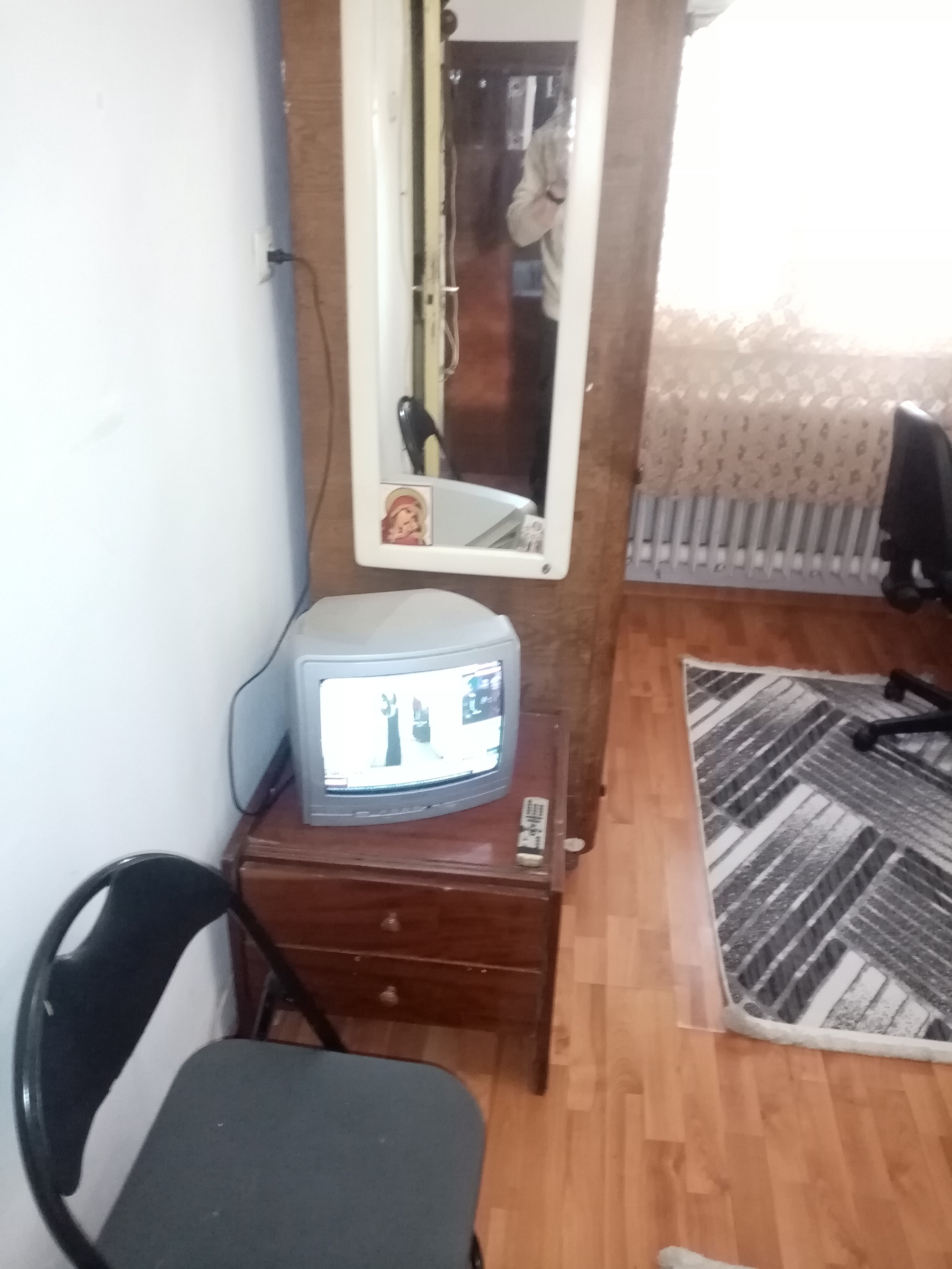 Podu Ros, proprietar închiriez 1 cameră decomandată 12mp