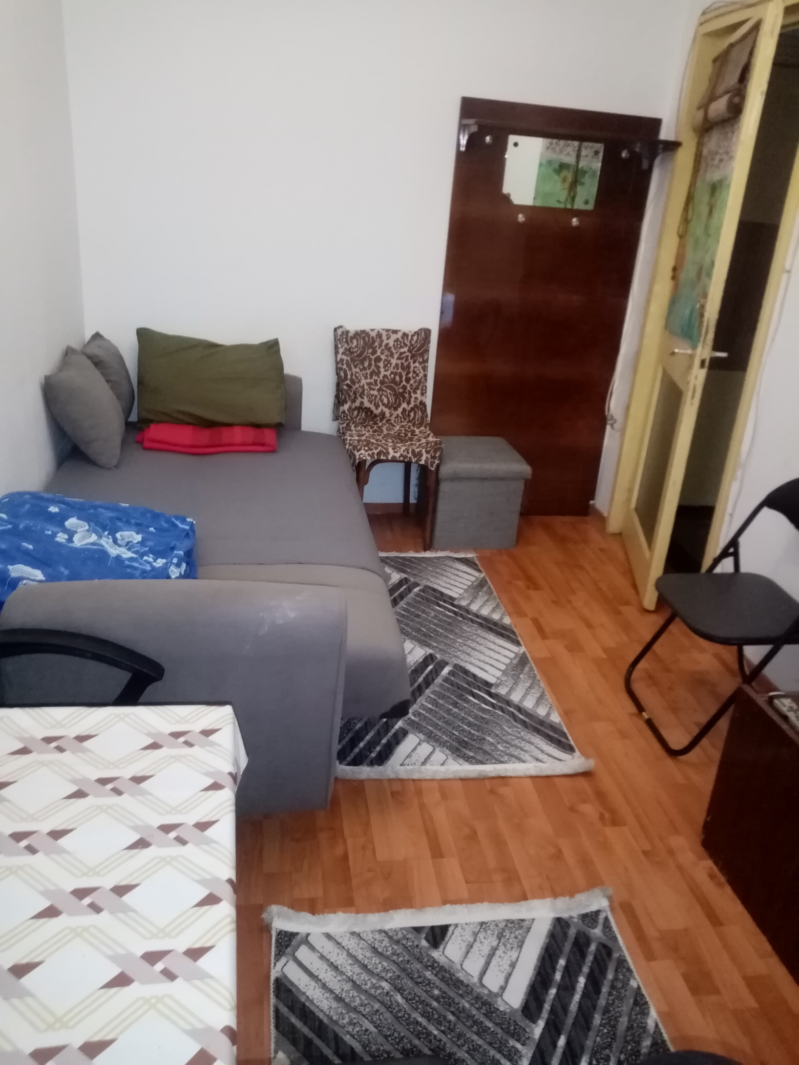 Podu Ros, proprietar închiriez 1 cameră decomandată 12mp