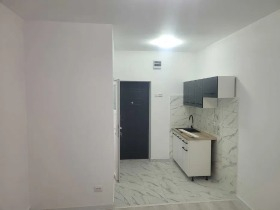 Garsoniera de vanzare, PODU ROȘ