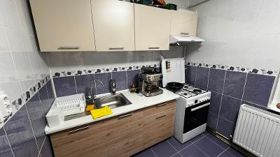 PERSOANA FIZICA  închiriez apartament cu 3 camere NICOLINA  str. Libertații nr. 62