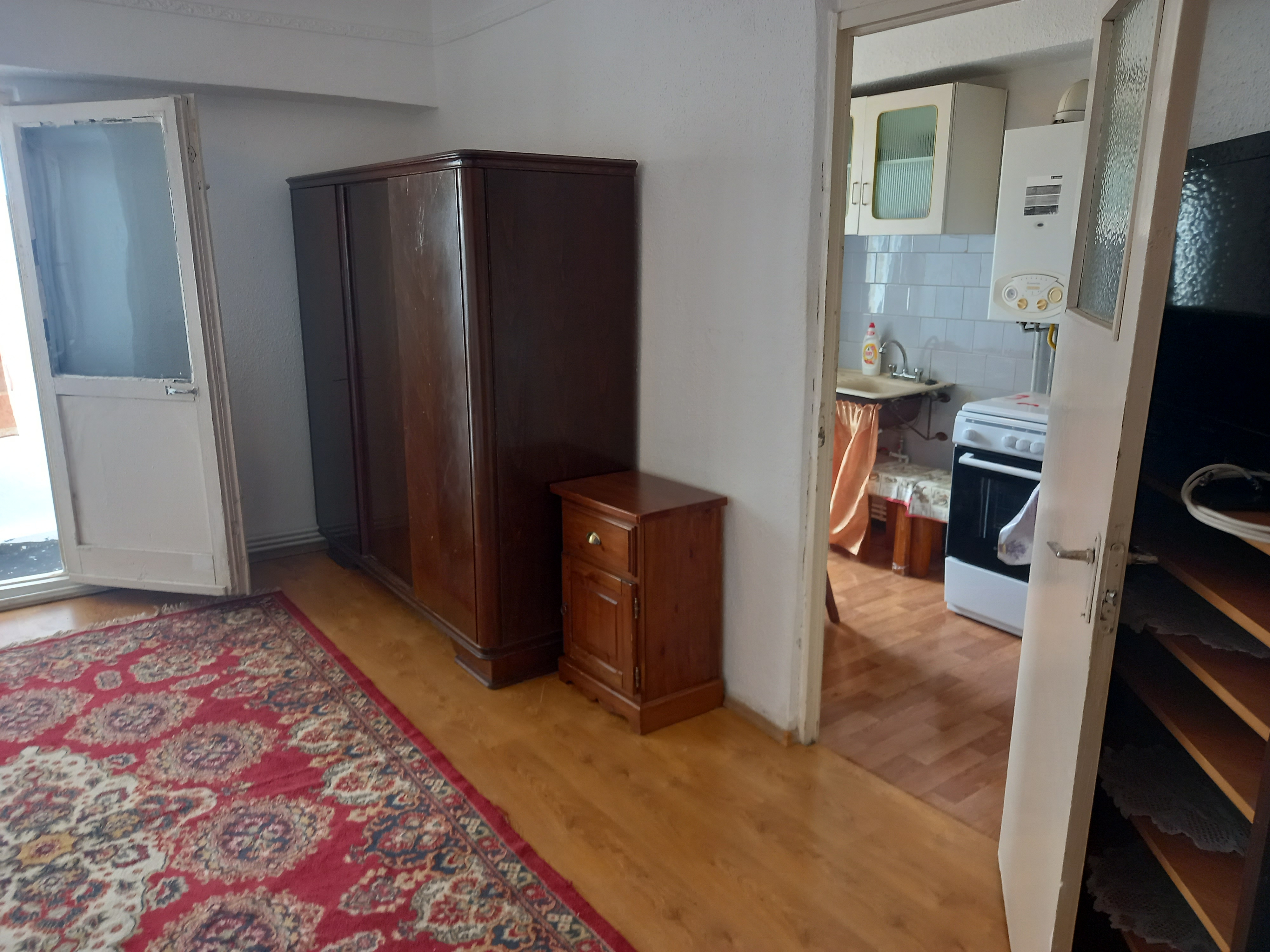 PERSOANA FIZICA INCHIRIEZ APARTAMENT 1 CAMERA