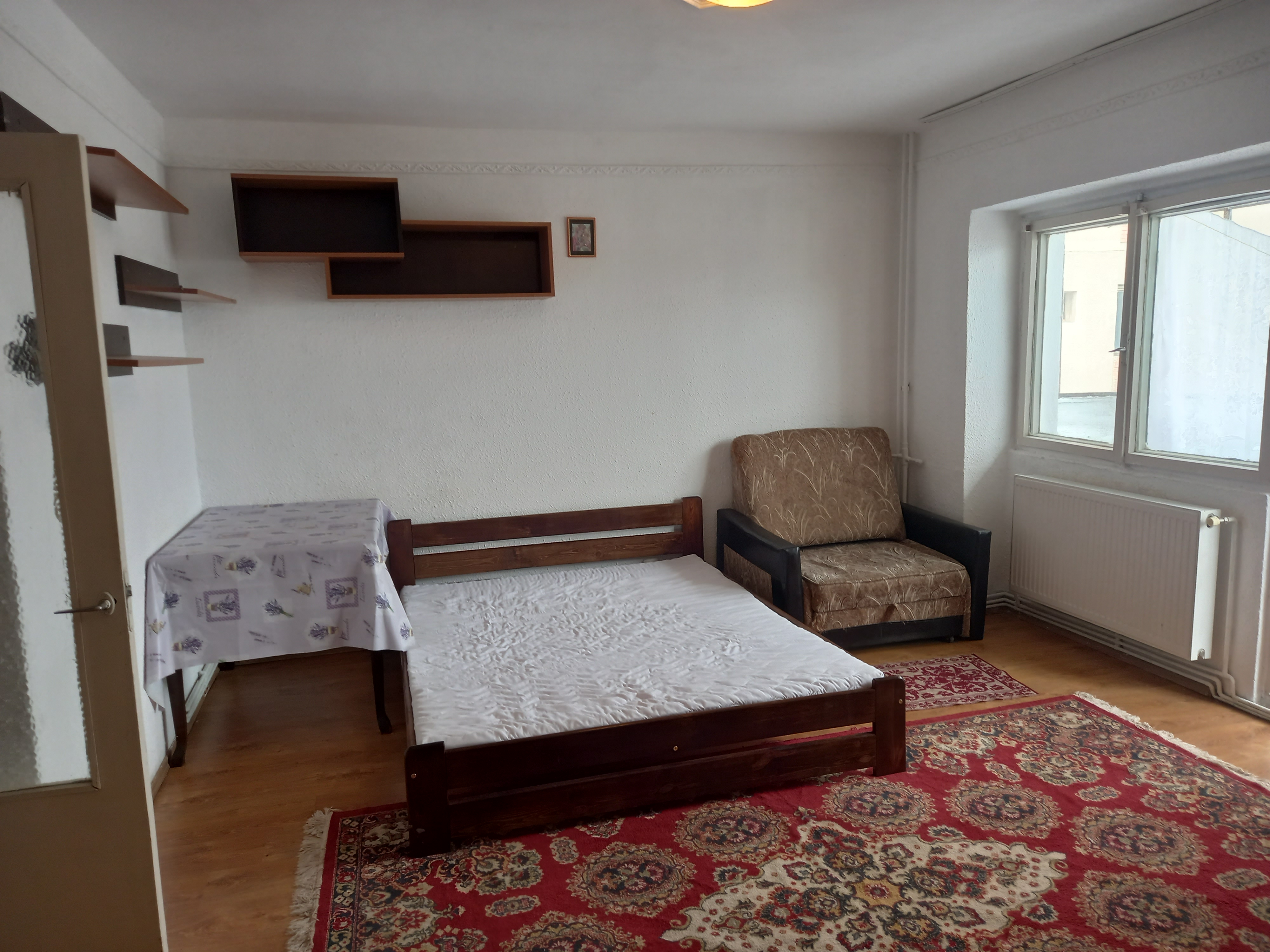PERSOANA FIZICA INCHIRIEZ APARTAMENT 1 CAMERA