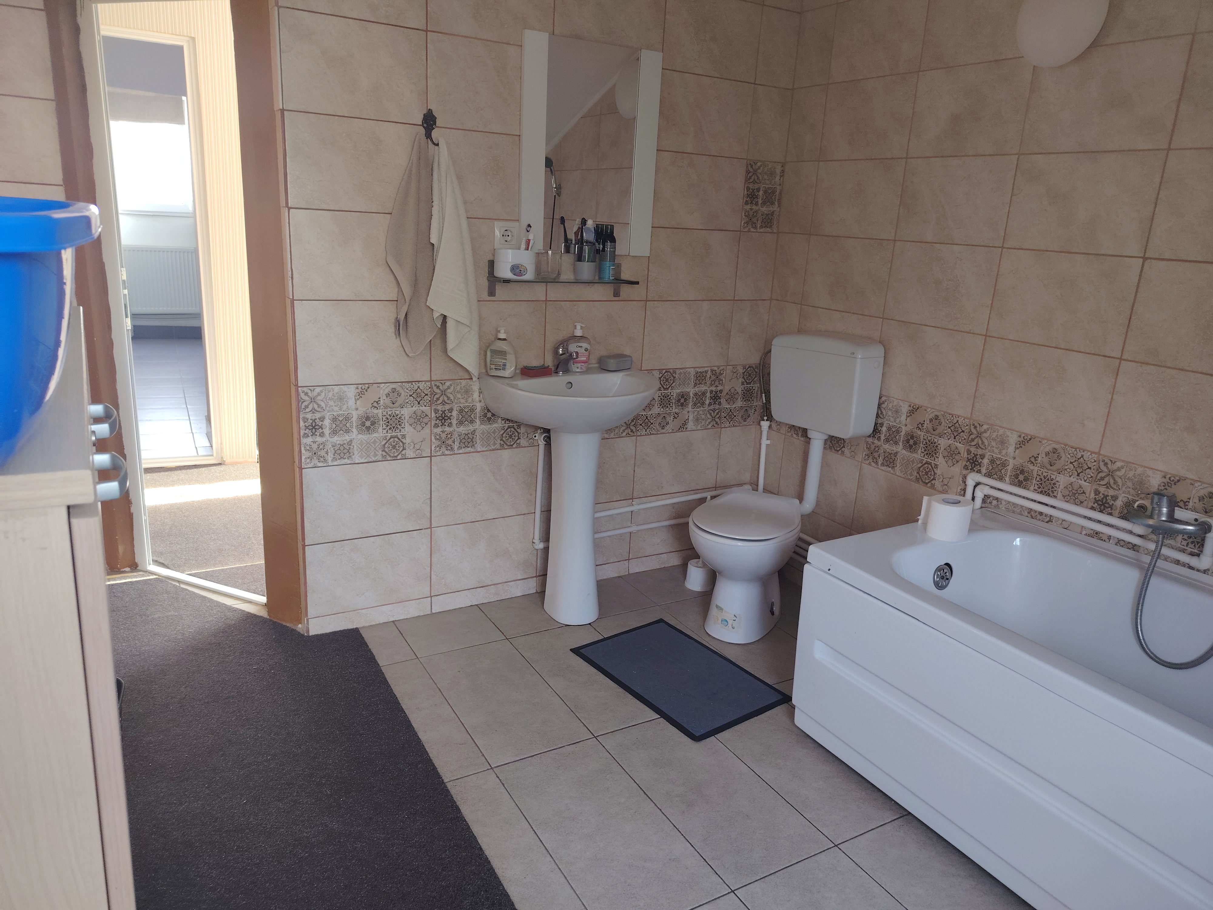 Închiriere camera in apartament decomandat 