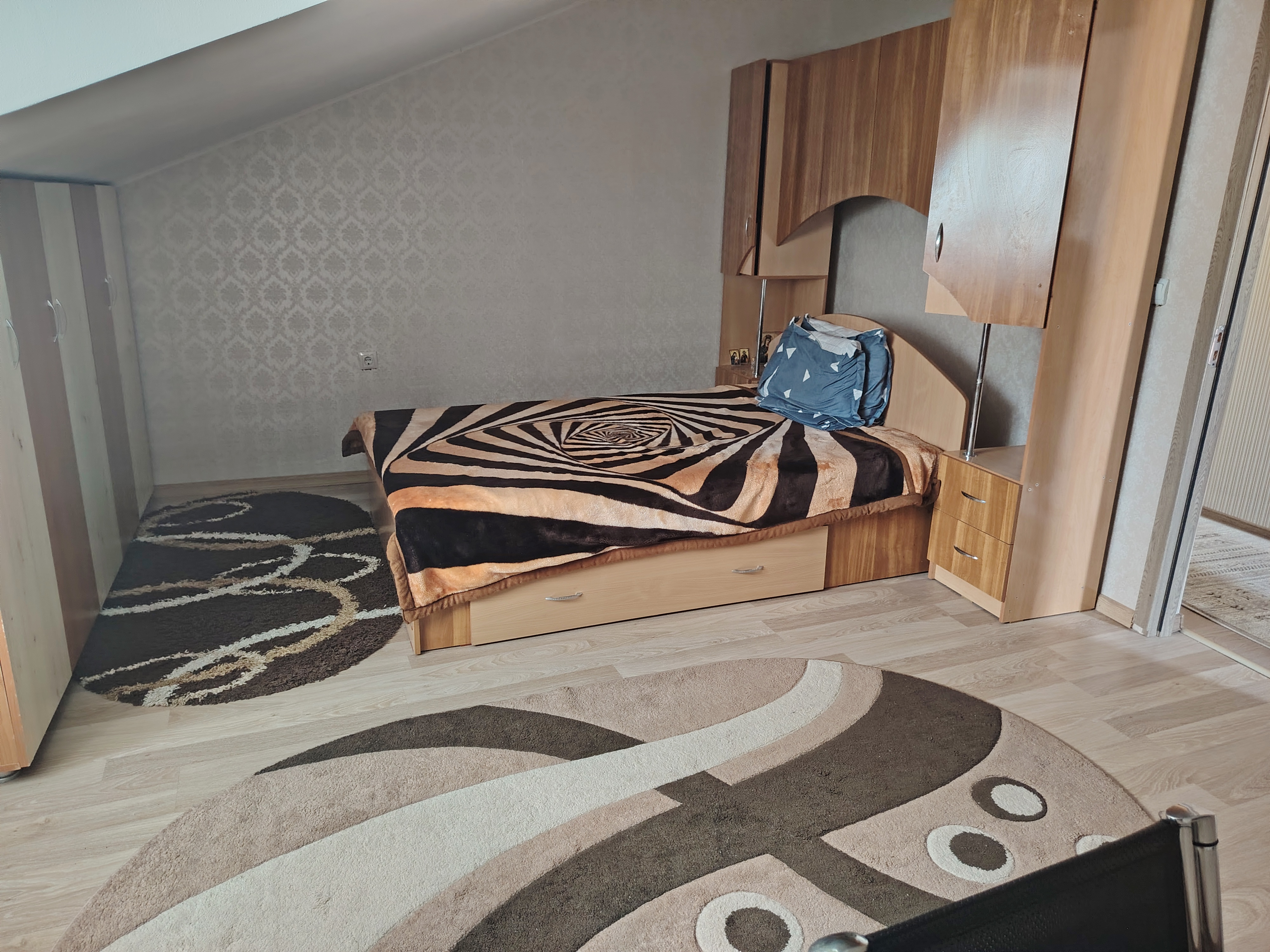 Închiriere camera in apartament decomandat 