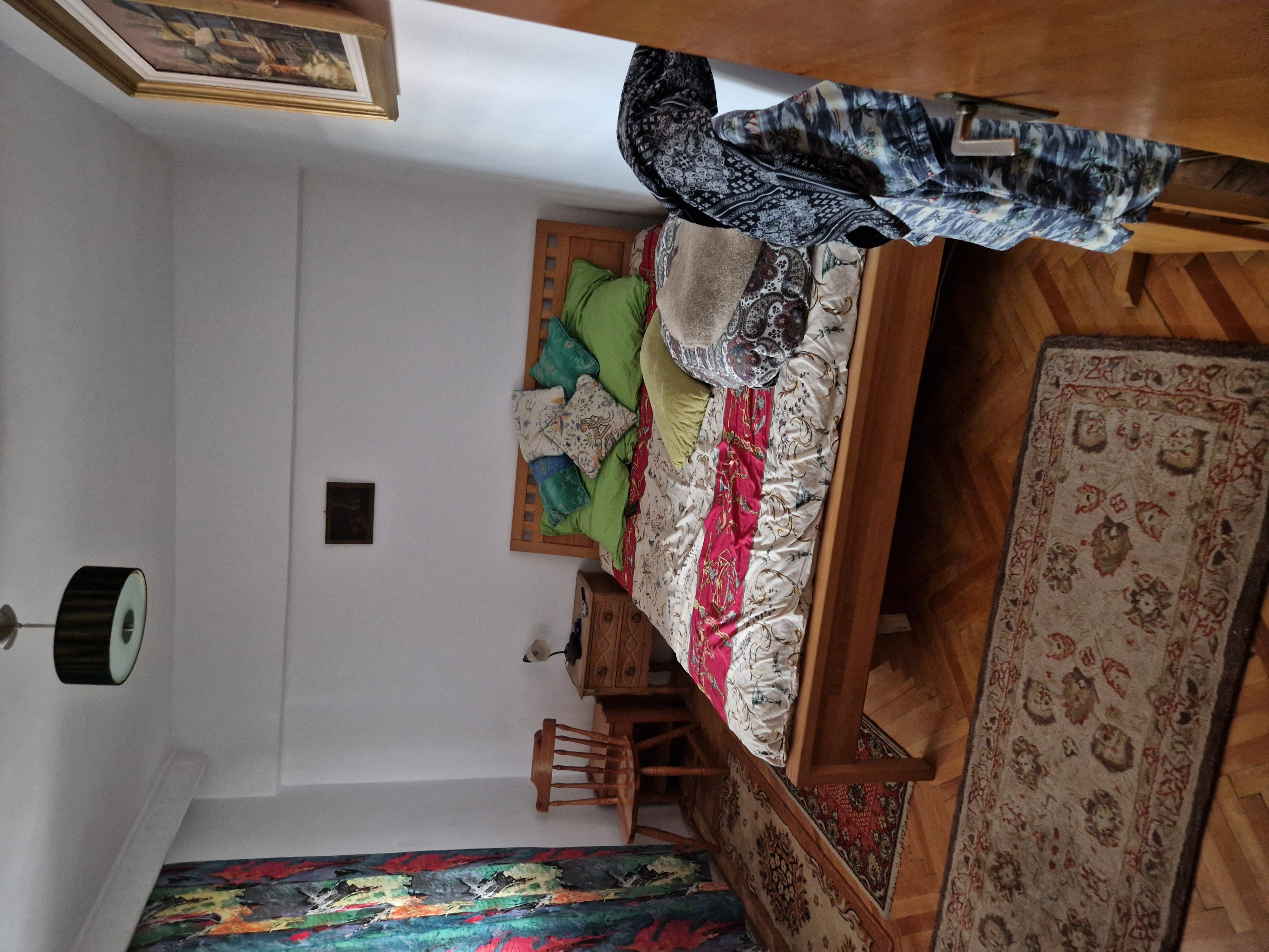 Camera centru in apartament cu 4 camere