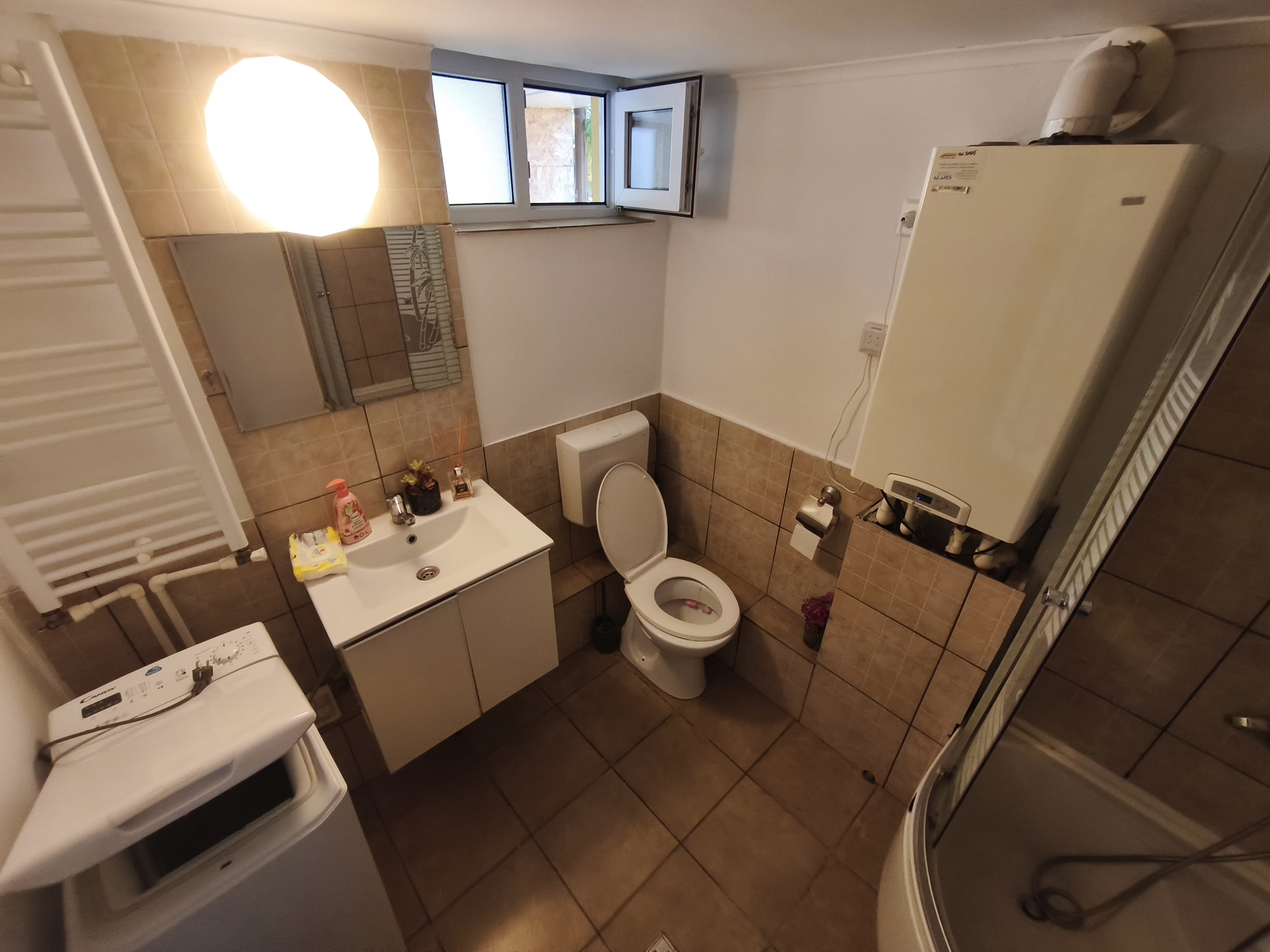 PF inchiriez 1 camera la casa, totul separat,Copou - Sararie