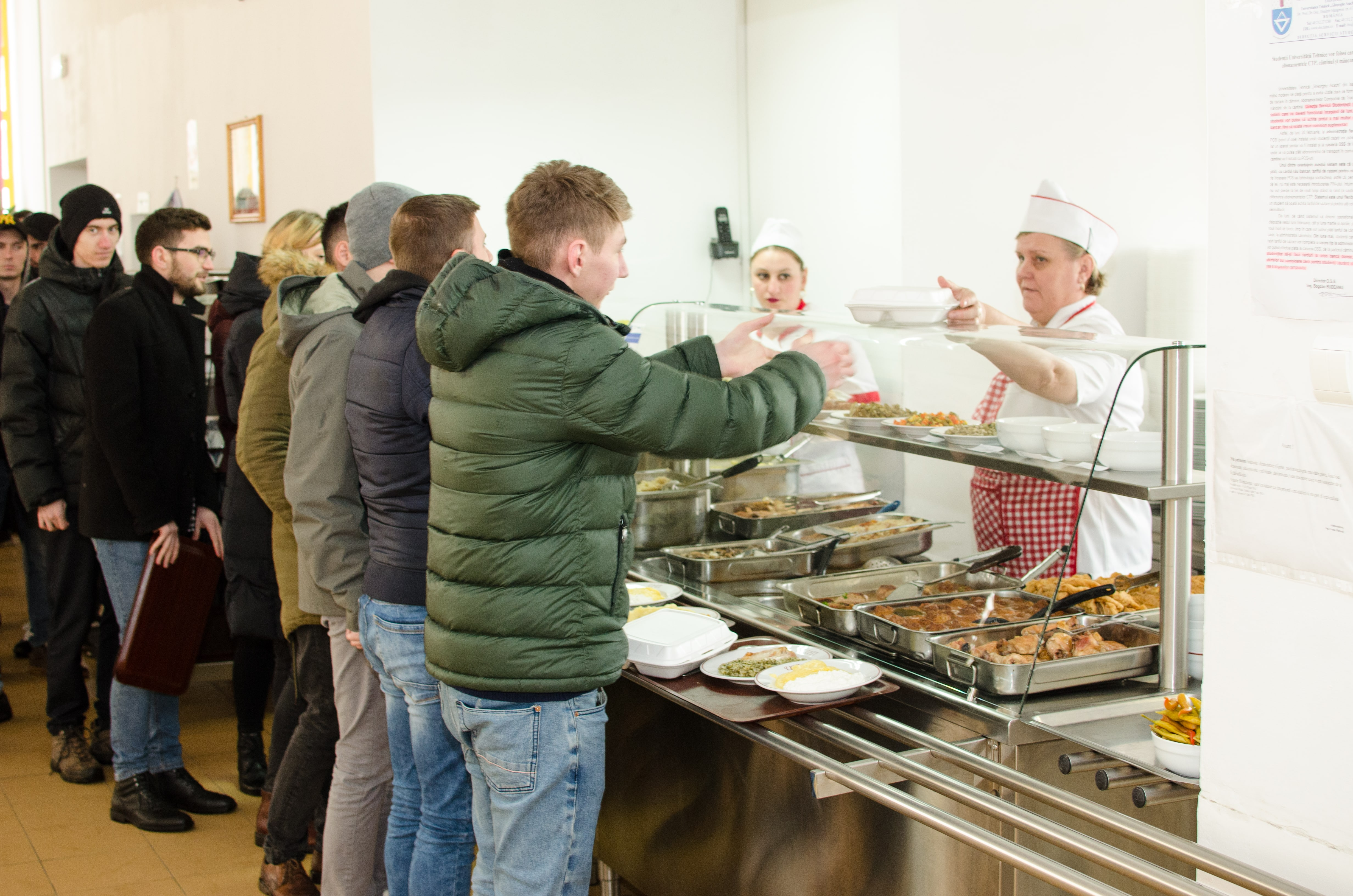 Primul an de facultate, când bugetul devine mai greu decât examenele