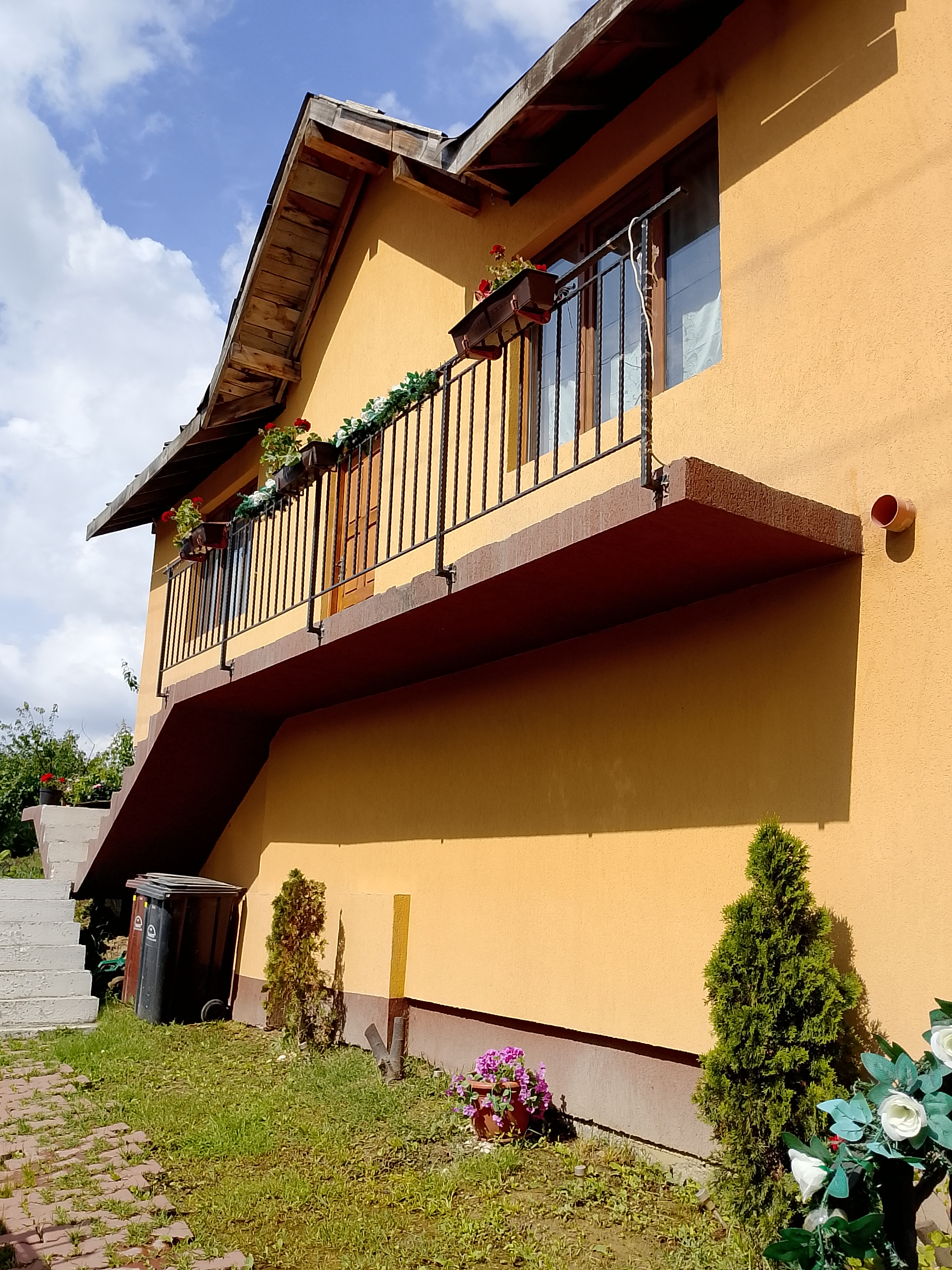 Persoană fizică vând o jumătate de duplex in Iași -Bucium la 600mde Podul Bularga