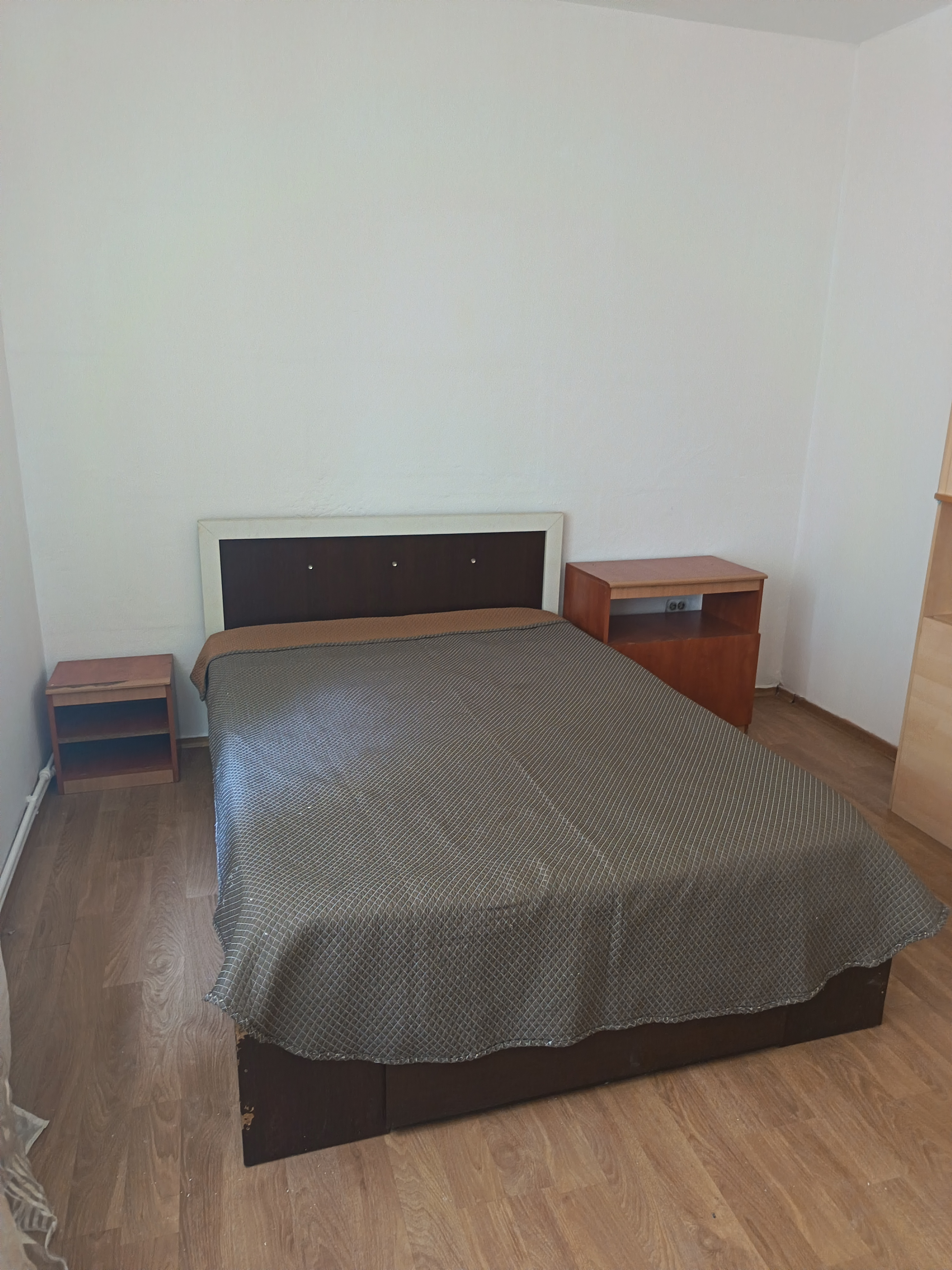 ÎNCHIRIEZ APARTAMENT LA PARTER CU 3 CAMERE LA VILĂ - 70 mp -  zona  GALATA (LIDL / OXIGEN / PLAJA NICOLINA)