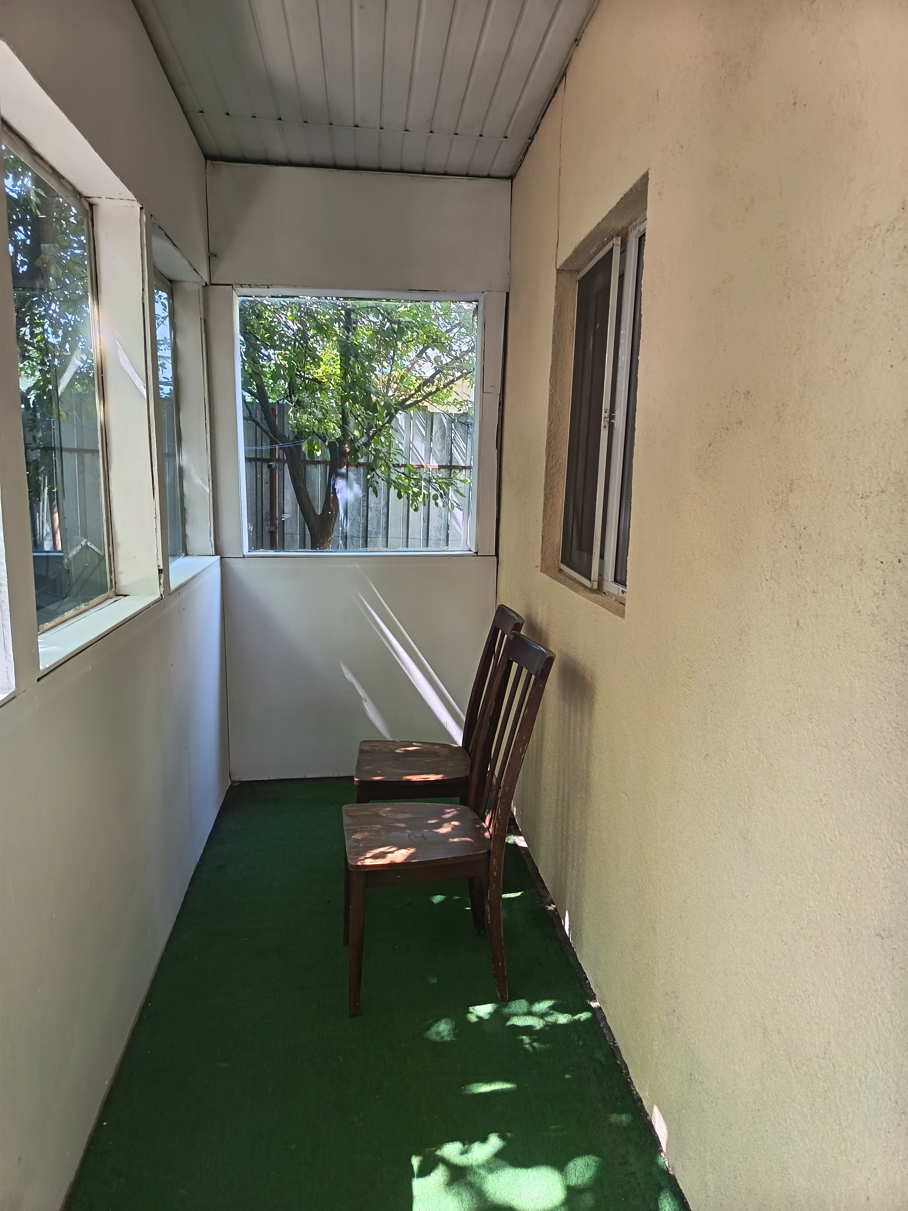 ÎNCHIRIEZ APARTAMENT LA PARTER CU 3 CAMERE LA VILĂ - 70 mp -  zona  GALATA (LIDL / OXIGEN / PLAJA NICOLINA)