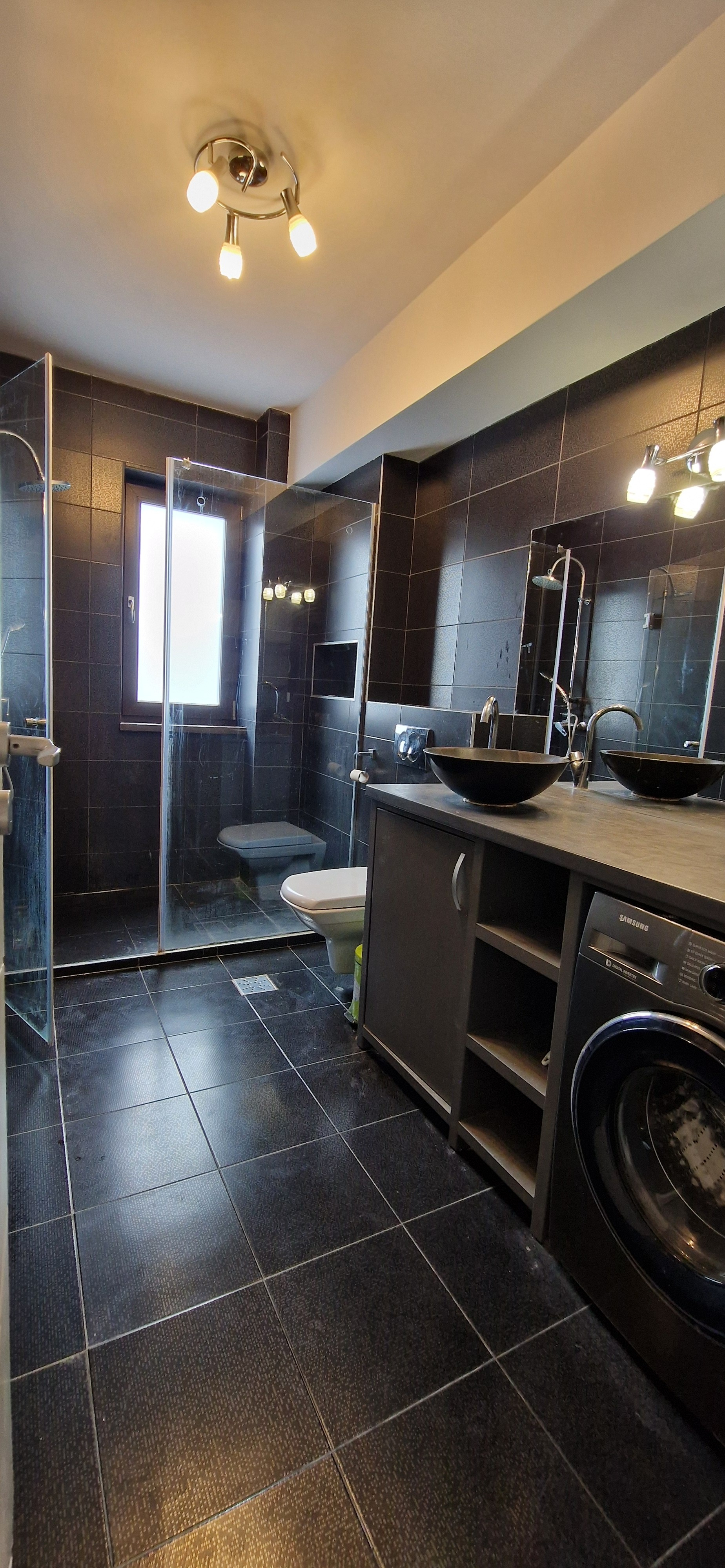 Disponibil pentru închiriere un apartament cu 2 camere, CENTRU