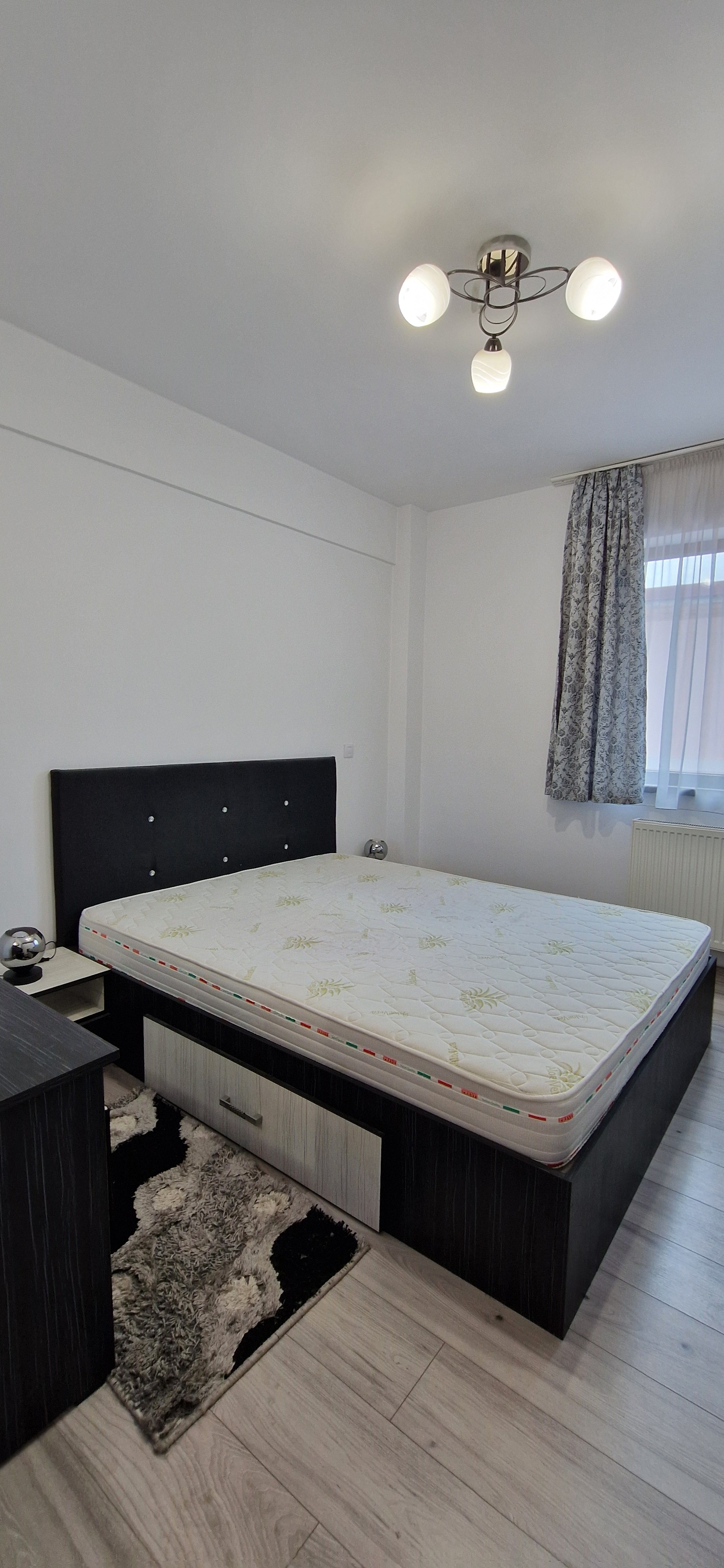 Disponibil pentru închiriere un apartament cu 2 camere, CENTRU