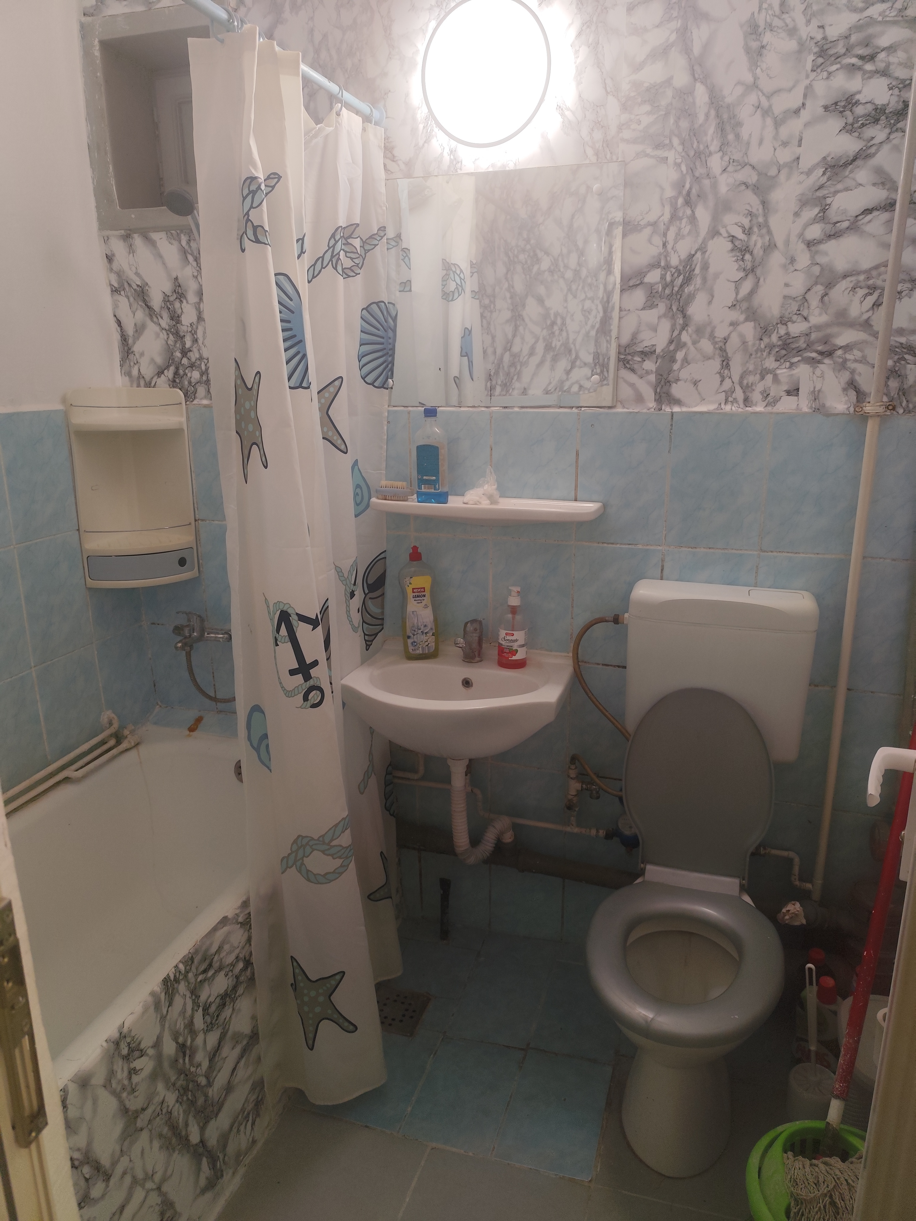 Închiriez apartament cu o camera 