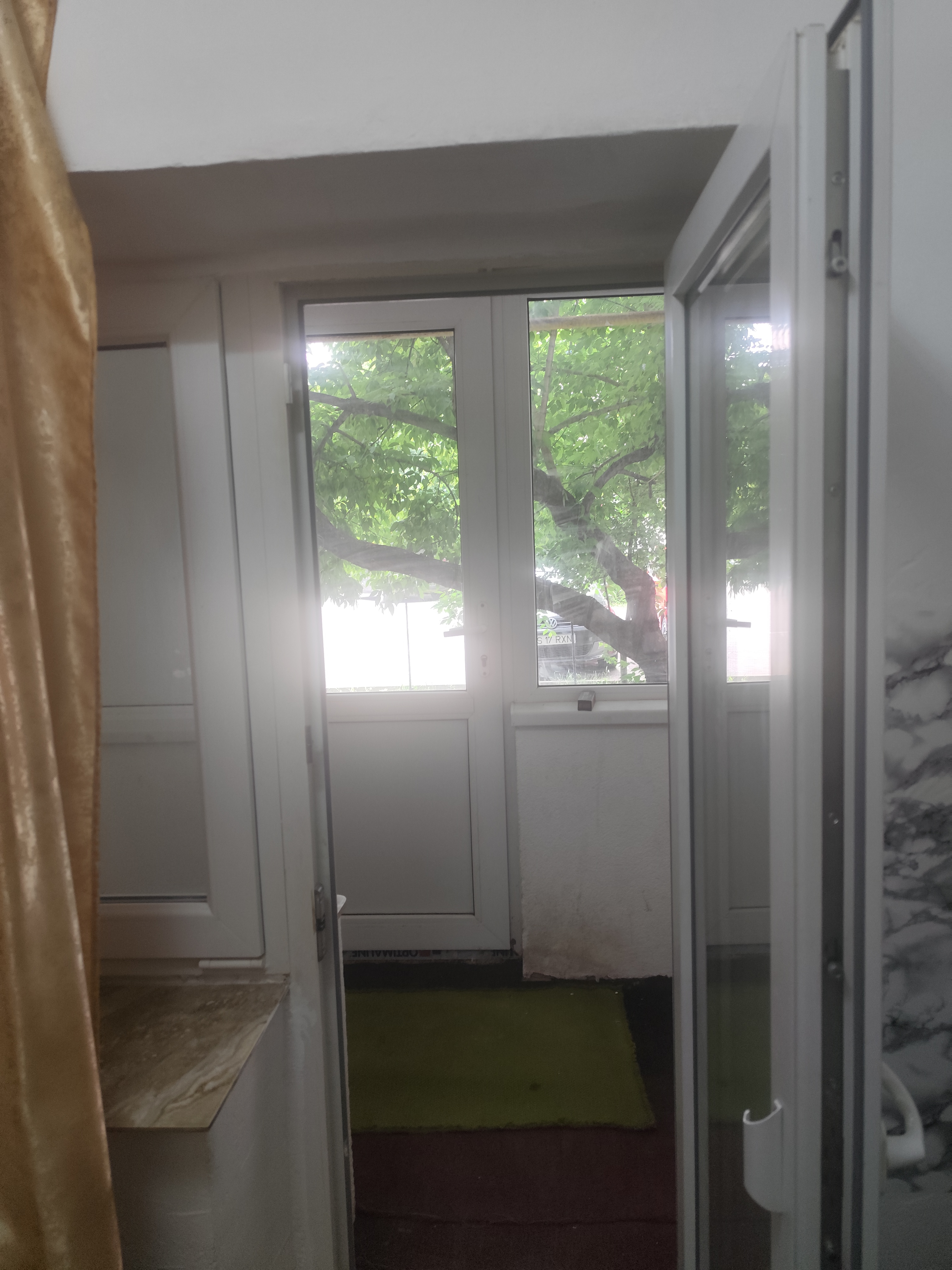 Închiriez apartament cu o camera 