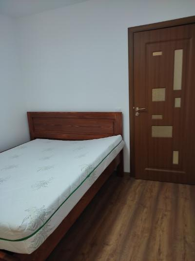 PERSOANA FIZICA  închiriez apartament cu 3 camere NICOLINA  str. Libertații nr. 62