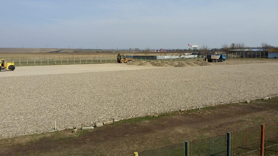 Se pregăteşte montarea gazonului artificial pe stadionul Tineretului
