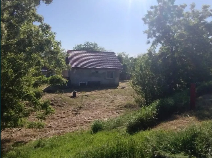 Casă de vânzare pe malul Prutului – Moreni, Iași  Teren 960 mp  Zonă liniștită