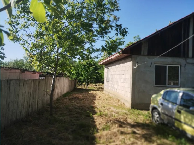 Casă de vânzare pe malul Prutului – Moreni, Iași  Teren 960 mp  Zonă liniștită