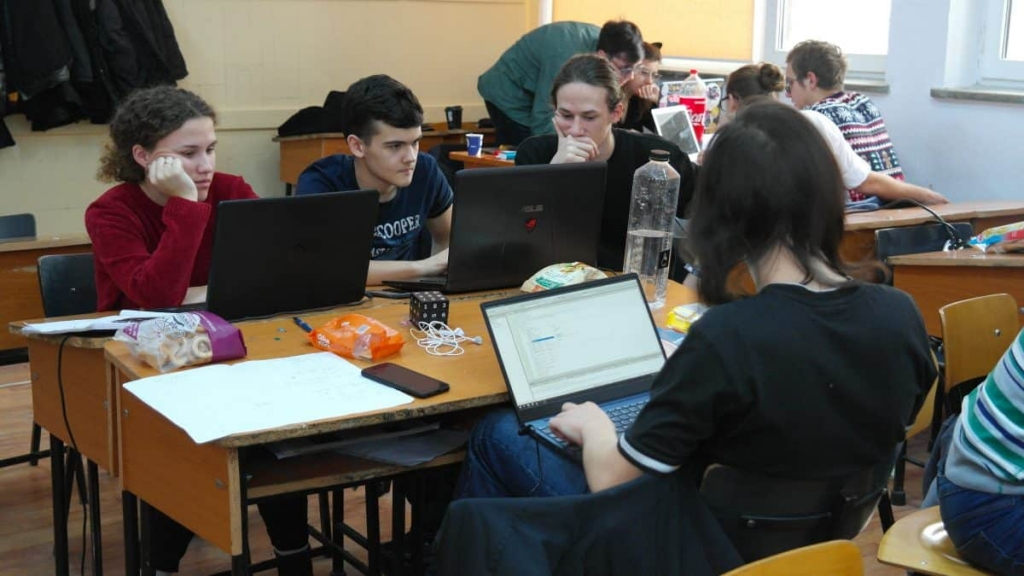 Profesorul care face educaţie „pe prietenie”