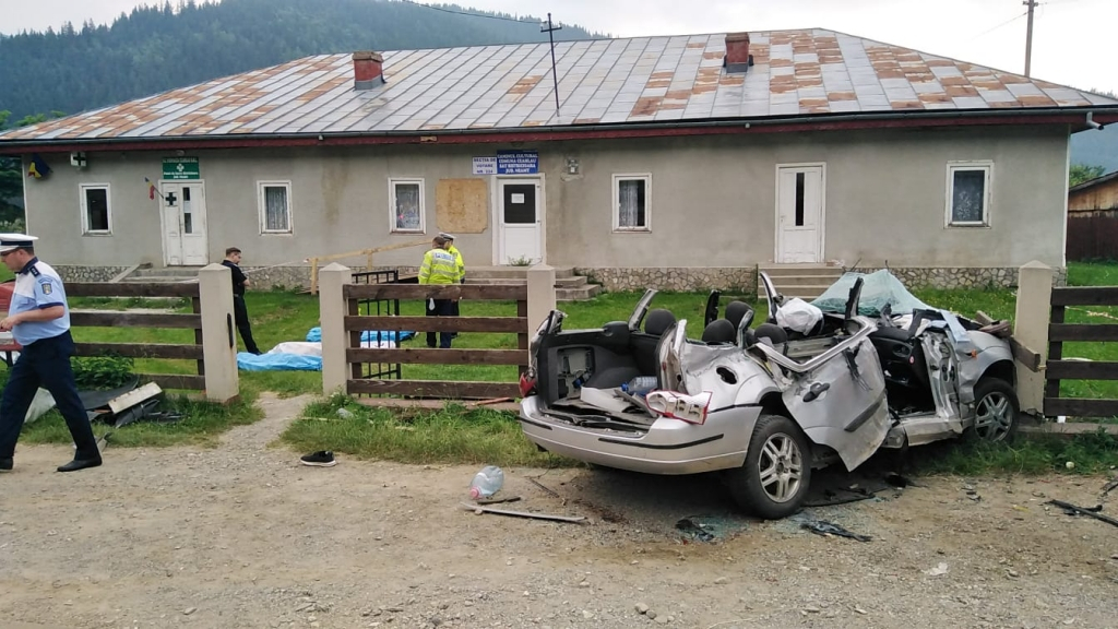 FOTO - Patru tineri au murit într-un tragic accident