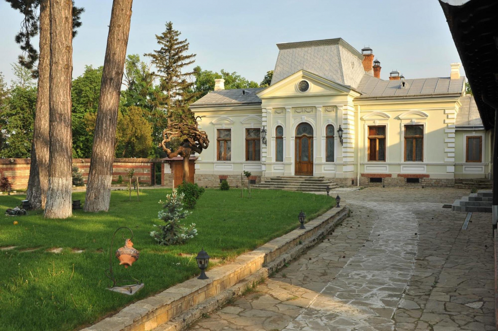 Turism rural în județul Iași. Conace de poveste, mâncare tradițională și experiențe autentice la sat