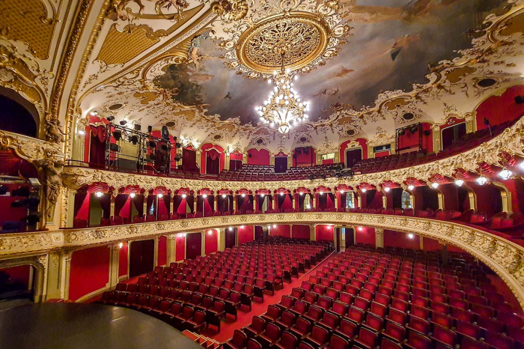 Sediul Operei, în Copou