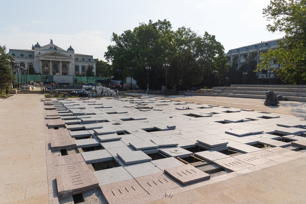 Parcul din fața Teatrului Național, aproape gata! 