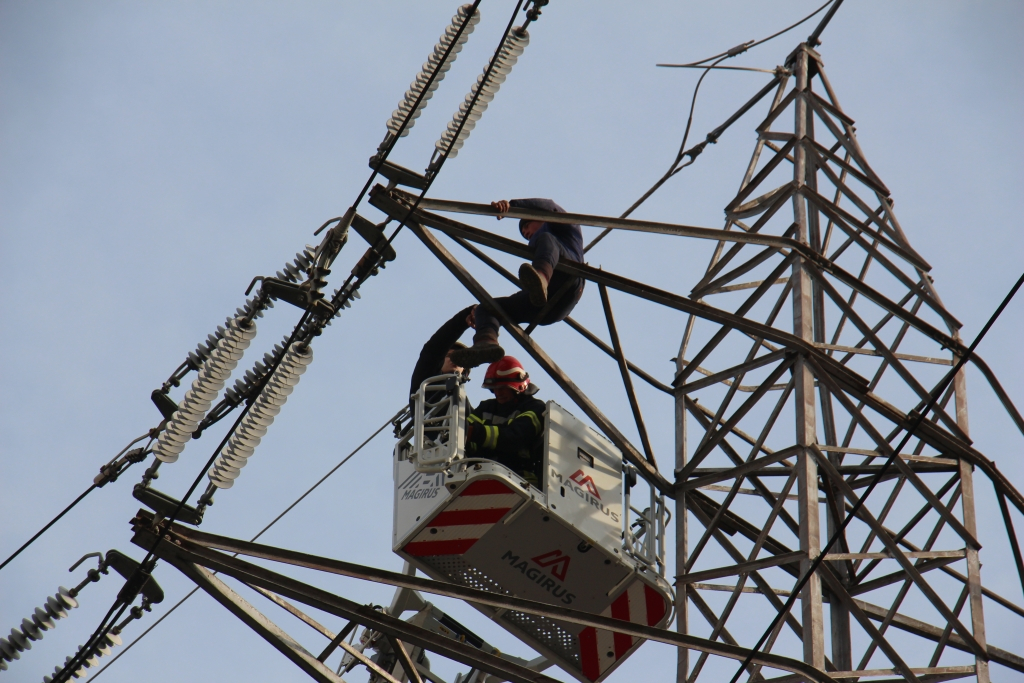 FOTO/VIDEO- Un tânăr supărat pe viață a lăsat fără curent electric centrul Iașului!