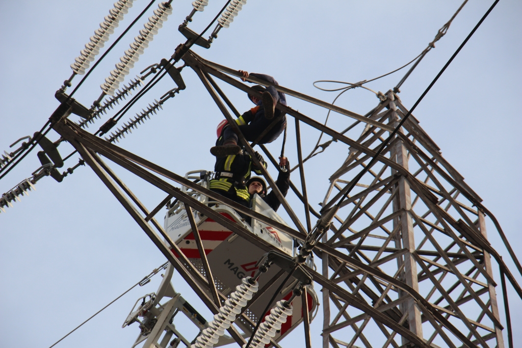 FOTO/VIDEO- Un tânăr supărat pe viață a lăsat fără curent electric centrul Iașului!