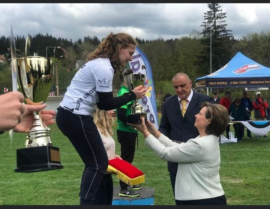 Ieșeanul Ștefan Albu, fost vicecampion balcanic la atletism, cel care a descoperit-o pe Angela Moroșanu, a devenit un iscusit antrenor de tir cu arcul la Belcești!