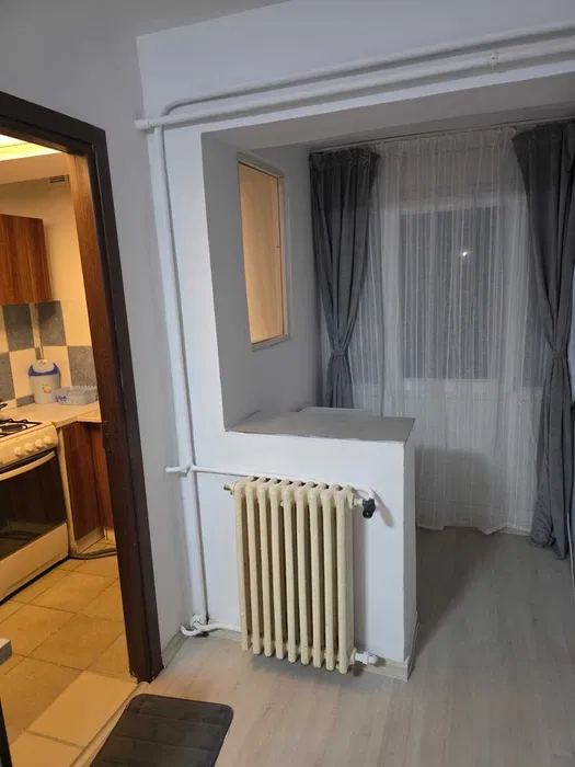 Inchiriez Garsoniera in campus Tudor la Blocul Q1, etaj 1, Amenajata si dotata cu strictul necesar