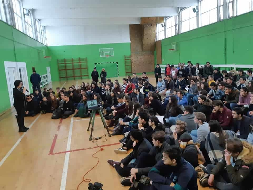 Profesorul care face educaţie „pe prietenie”