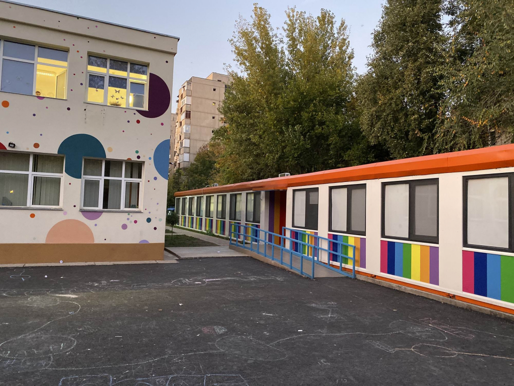 Şcoală în containere, la Colegiul Pedagogic!