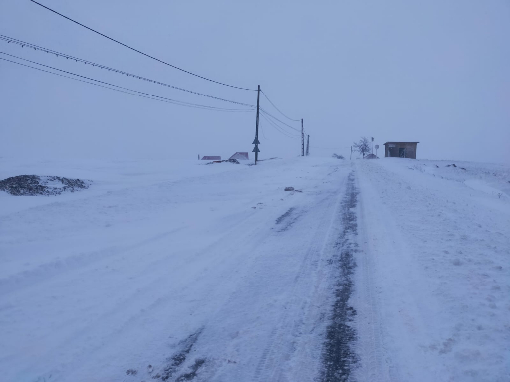 Situaţii dificile în Iaşi şi  judeţ din cauza ninsorii abundente