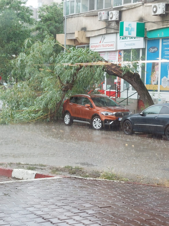 Iașul, din nou paralizat de ploi!