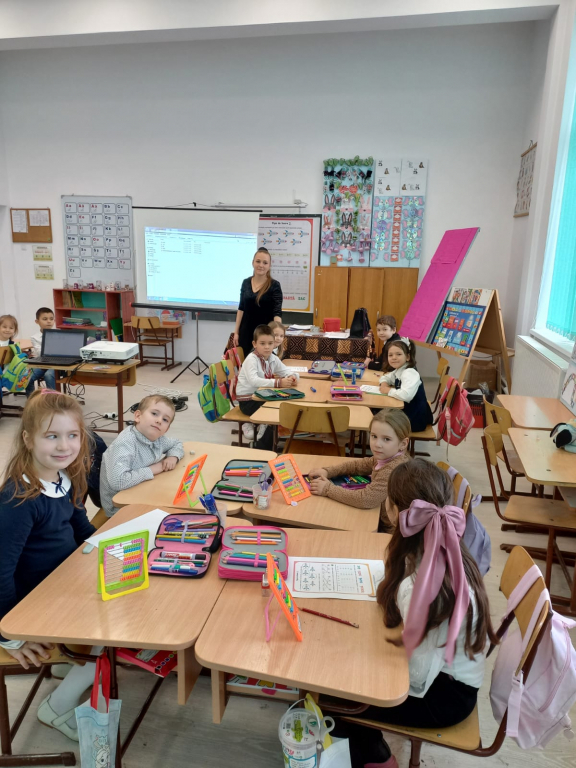 „Învățătorul este mereu un personaj pozitiv: iubitor, blând, ascultător, răbdător”