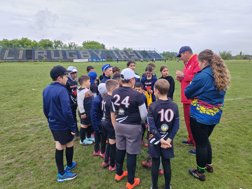 GALERIE FOTO -- O zi cu suflet sub stropii de ploaie. Copiii rugby-ului, între joc și vis