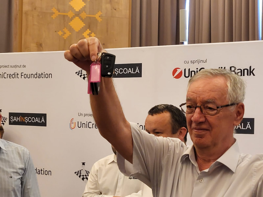 FOTO - Aur şi maşini pentru şahişti!