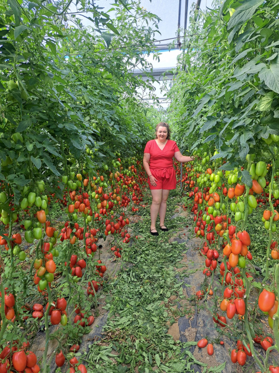 Afacere de 70.000 de euro, plecată cu educație de la Iași. Tânăra din Botoșani care transformă legumicultura în model de succes