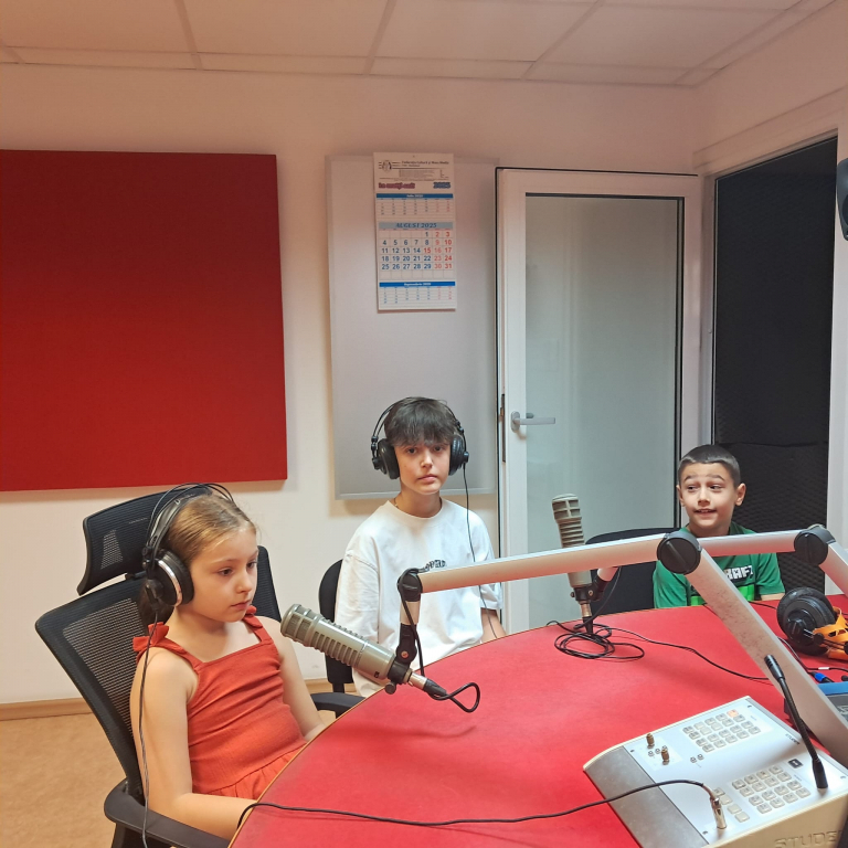 FOTO -- O vară cu pixul în mână. Cum se vede lumea prin ochii micilor jurnaliști
