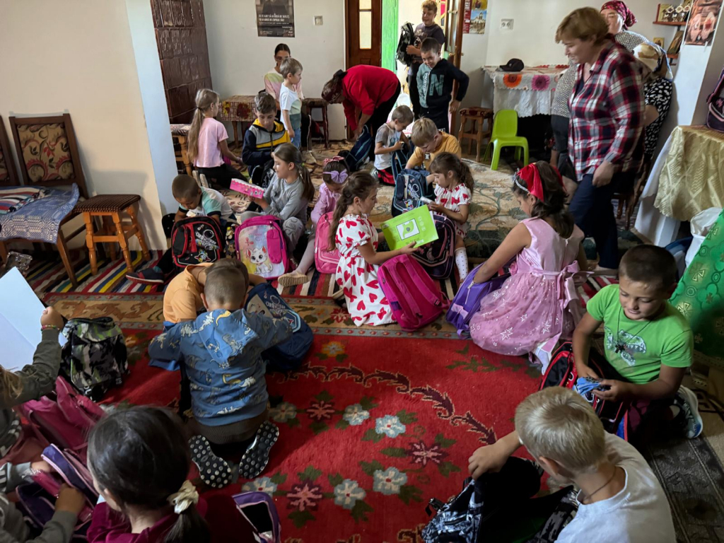 FOTO -- Ziua ghiozdanelor la Bădărăi-Berza