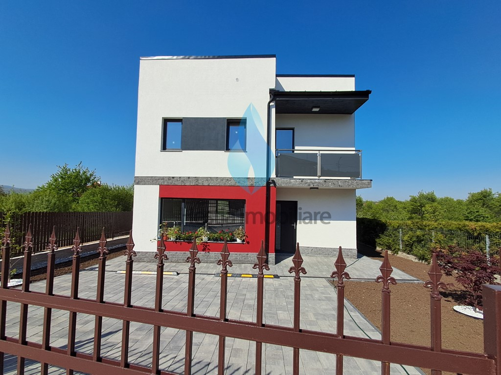 Vila eleganta cu arhitectura deosebita, Barnova-Pietrarie..