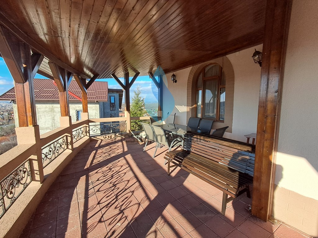 Vila eleganta situata in zona Bucium-Plopii fara Sot.