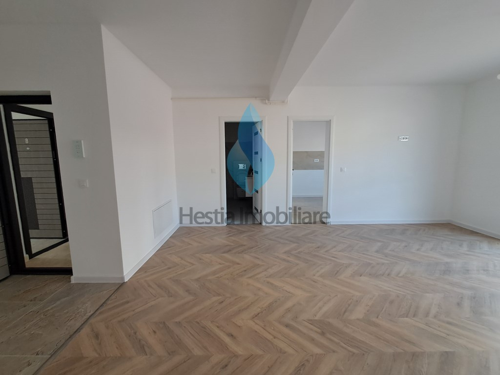 Apartament cu trei camere si 44,4mp mansarda (amenajabila)=118mp utili, Pacurari.