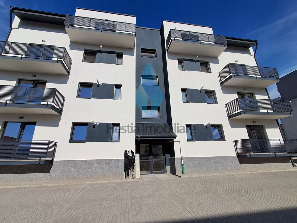 Apartament cu trei camere si 44,4mp mansarda (amenajabila)=118mp utili, Pacurari.