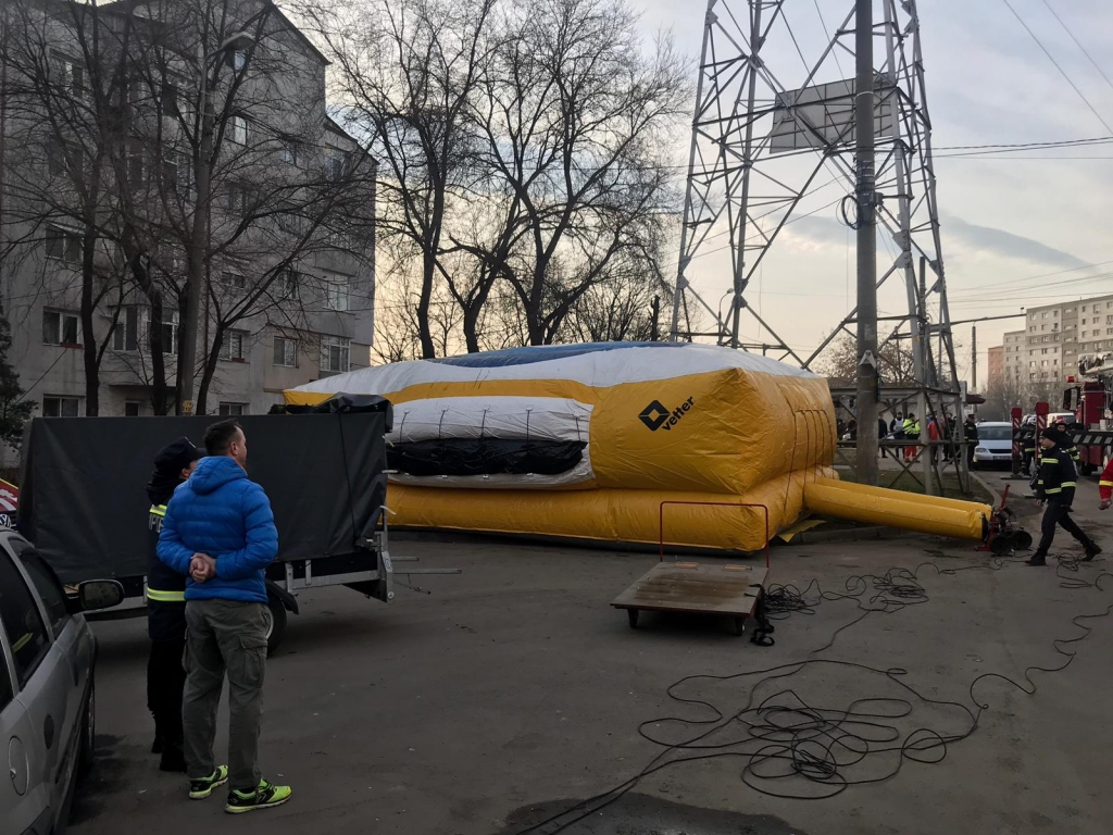 FOTO/VIDEO- Un tânăr supărat pe viață a lăsat fără curent electric centrul Iașului!