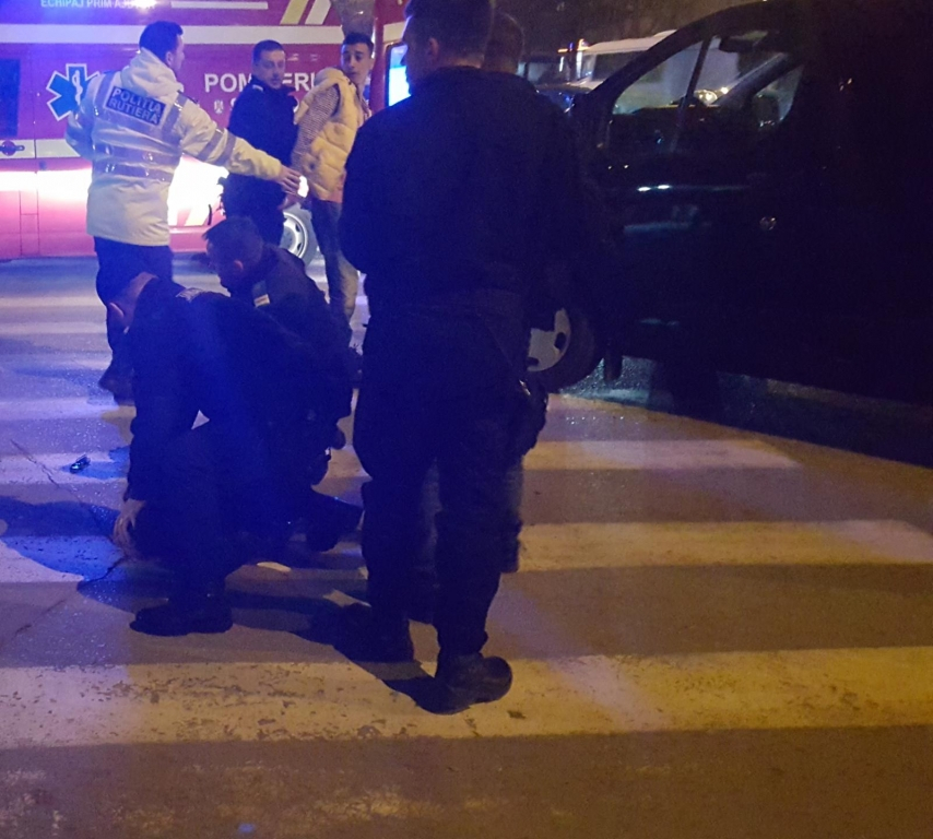 FOTO: Mascaţii au intervenit pentru a aplana o bătaie între doi şoferi implicaţi într-un accident rutier