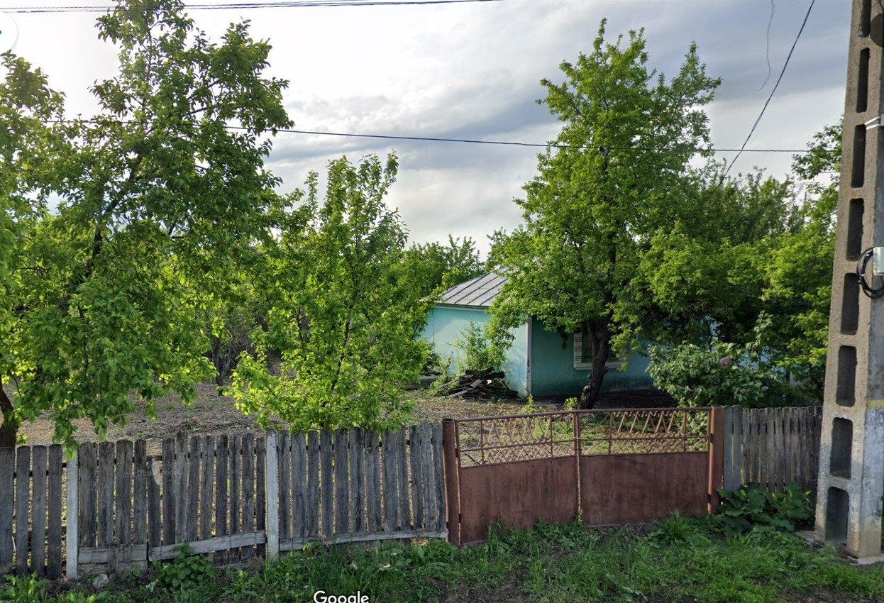 Vand teren 1304 mp cu casa batraneasca in sat Pausesti, com. Dumesti, jud Iasi